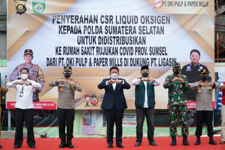 Kapolda Sumsel dan Gubernur Sumsel Lepas 30 Ton Liquid Oksigen ke RS Rujukan Covid-19 di Prov. Sumsel
