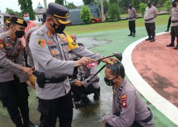 Kapolres Landak pimpin upacara kenaikan pangkat 40 personil