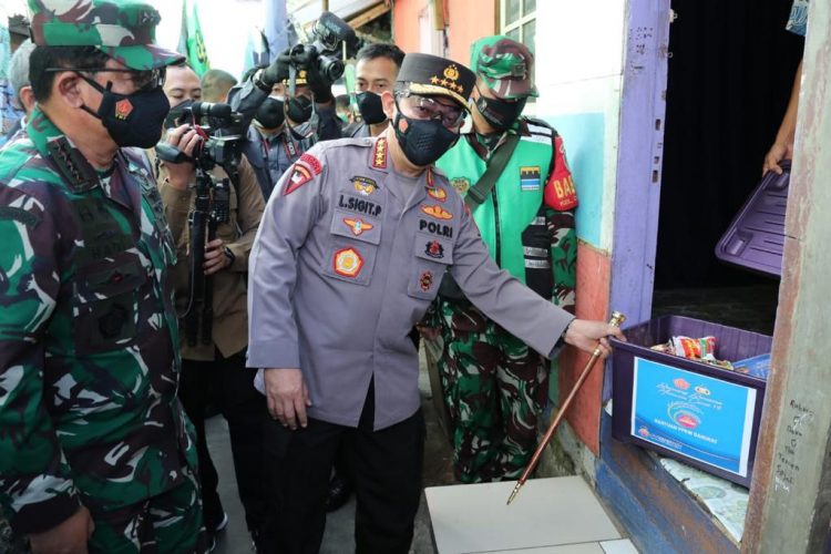 Kapolri Instruksikan Polda Se-Indonesia Gelar Patroli Skala Besar Pembagian Bansos Malam Ini