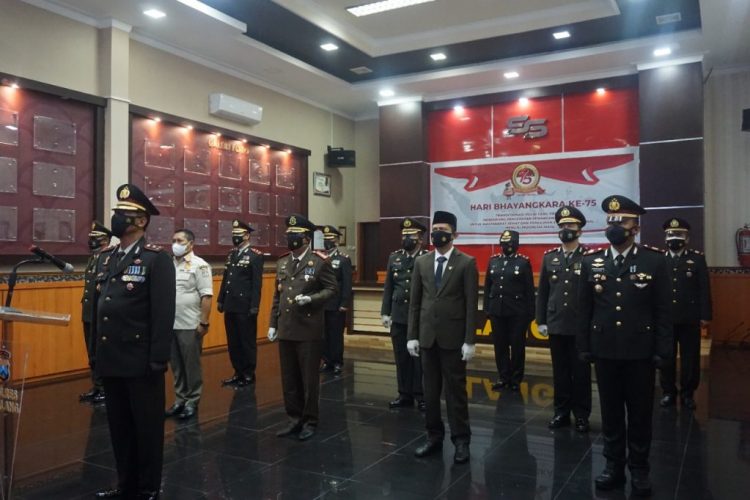 Memperingati Hari Bhayangkara ke-75, Polres Malang Upacara Secara Virtual