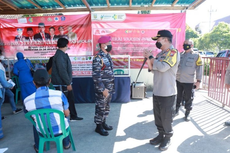 Pelayanan Vaksinasi Keluarga Prajurit Puslatpurmar 5 Baluran di Gerai Vaksin Presisi Polres Situbondo