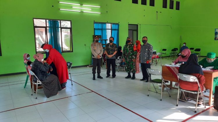 Pesan Kapolsek Bayan dalam Vaksinasi Tahap 2 HUT Bhayangkara ke-75