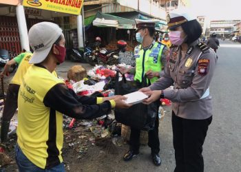 PPKM DARURAT , POLANTAS SINGKAWANG BAGIKAN MAKANAN SIAP SANTAP GRATIS