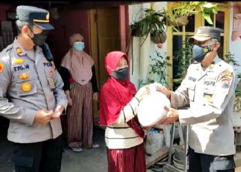 Puluhan Pedagang Kaki Lima Terima Bantuan Paket Sembako Dari Polres Salatiga