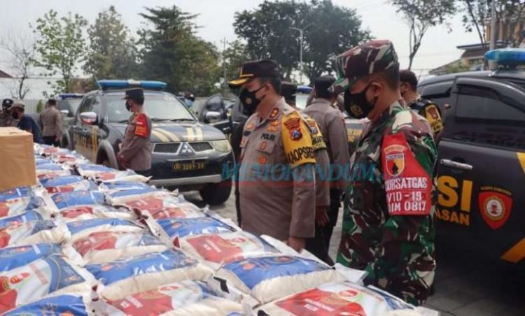 Tni-Polri Distribusikan 2.500 Ton Beras Dan 70 Ribu Sembako