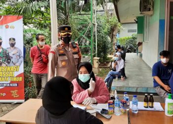 Vaksinasi Massal Jakarta Timur “Bhakti Untuk Negeri” Yang Diselenggarakan Oleh TNI – POLRI di RPTRA Citra Bangsa Rw. 010 PIK Kel. Penggilingan Kec. Cakung Jakarta Timur