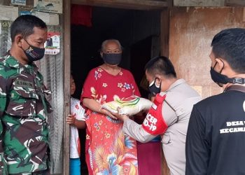 Polri salurkan bansos ke warga terdampak Covid-19