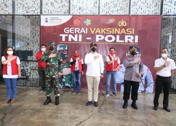 Kapolri Percepat Vaksinasi untuk Buruh Hingga Akhir Agustus
