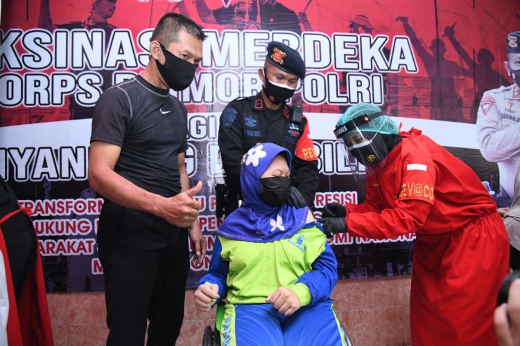 Jelang HUT RI Ke-76, Korps Brimob Polri Suntik Vaksin Untuk Anak Berkebutuhan Khusus