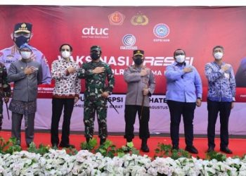 Laksanakan Vaksinasi Massal KSPSI di Sumedang, Kapolri: Kesehatan Buruh Terjaga Ekonomi Bertumbuh