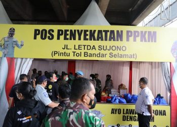Kakorlantas Polri Pantau Pos Penyekatan PPKM Level 4 di Kota Medan