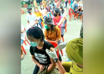 TNI-Polri Dengan Yayasan Marianna Laksanakan Vaksinasi Dosis Kedua di Samosir