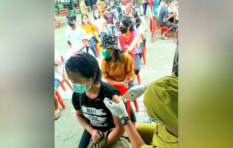 TNI-Polri Dengan Yayasan Marianna Laksanakan Vaksinasi Dosis Kedua di Samosir