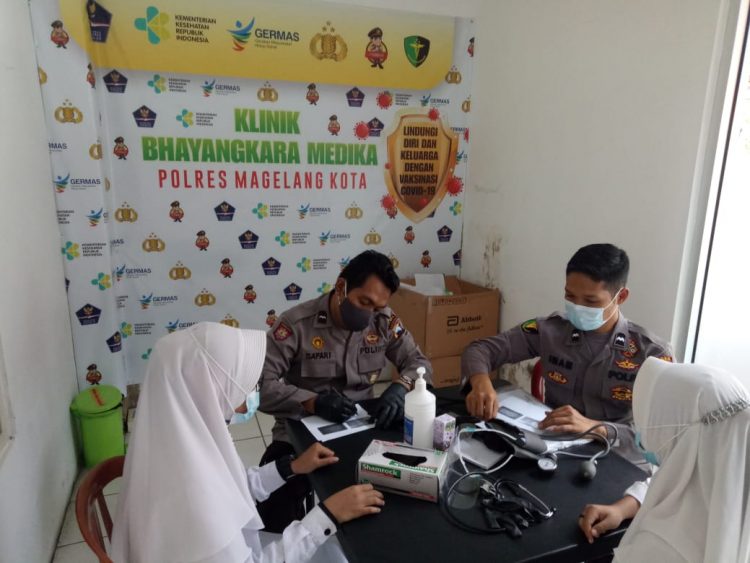 Gelar Vaksinasi Presisi TNI-Polri Polres Magelang Kota Layani 443 Warga