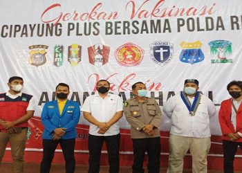 Polda Riau Dengan Cipayung Plus Gelar Vaksinasi Bagi Civitas Akademika UIN