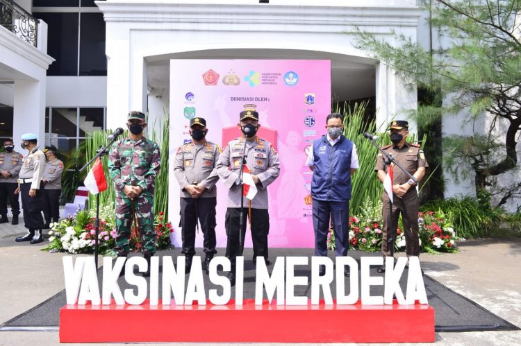 KAPOLRI Meluncurkan Gerakan Vaksinasi Gratis Untuk Mencapai Target Pada Hari Kemerdekaan
