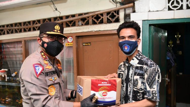 Polri dan BEM Jakarta Kelola Bantuan untuk Mahasiswa Perantauan di Kwitang
