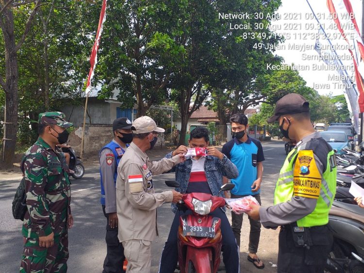 Antisipasi Penyebaran Virus, Polsek Bululawang Gelar Operasi Masker
