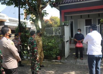 TNI-Polri di Jember Rangkul Ojol Kerja Bersama Membantu Warga Isoman