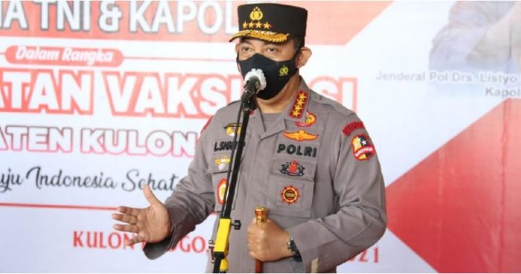 Kapolri Pantau Vaksinasi-Bansos di Yogyakarta, Ingatkan Warga Disiplin Prokes
