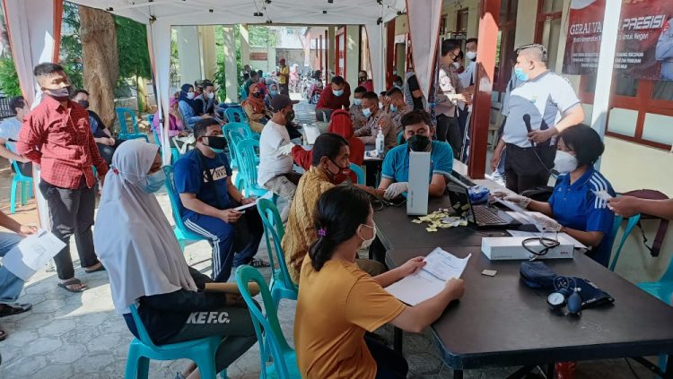 Polres Pamekasan Gelar Vaksinasi Presisi pada PKL