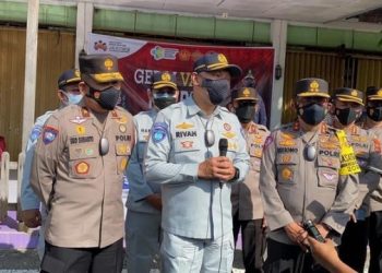 POLRI dan Jasa Raharja adakan vaksinasi dan bansos di Papua