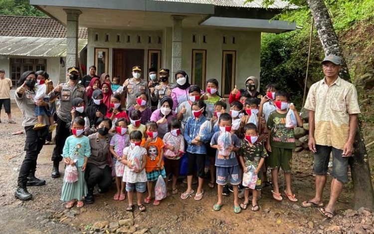 TNI-Polri Gelar Psikoedukasi hingga Sosialisasi Rekrutmen TNI di Wadas