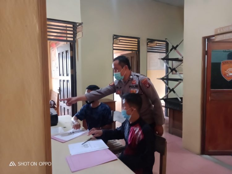 Pelayanan Prima, Dampingi Warga Dalam Pembuatan SKCK