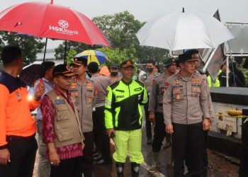 Polda Bali Kirim Kendaraan Dapur Lapangan Bantu Korban Banjir di Jembrana
