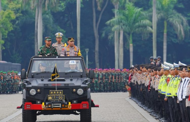 Kapolri dan Panglima TNI Pimpin Apel Gelar Pasukan Operasi Ketupat 2024