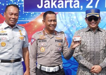 Kakorlantas Polri Irjen Pol Aan Suhanan melaunching langsung SIM C1 di Satpas SIM Daan Mogot, Jakarta, Senin (27/5/2024).