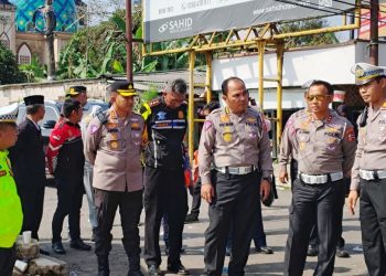 Kakorlantas Polri Irjen Pol Aan Suhanan turun langsung ke lokasi kecelakaan bus yang membawa rombongan siswa SMK Lingga Kencana asal Depok yang terguling di Kecamatan Ciater, Kabupaten Subang