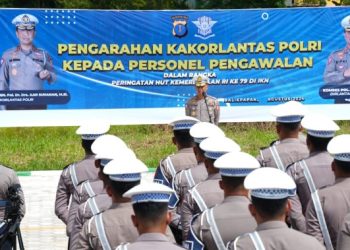 Kepala Korps Lalu Lintas (Korlantas) Polri, Irjen Pol. Aan Suhanan, melakukan pengecekan terhadap kesiapan personel dan kendaraan pengamanan, pengawalan rute lalu lintas dan parkir (pamwalrolakir) Ditlantas Polda Kaltim di Islamic Center Balikpapan, Sabtu (10/8).