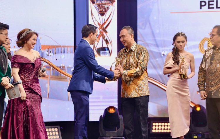 Polri Raih Penghargaan Lembaga Dengan Pelayanan dan Komunikasi Terbaik