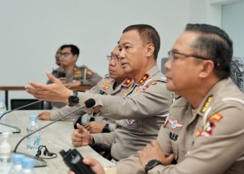 Kakorlantas Polri Irjen Pol Aan Suhanan melakukan pengecekan kesiapan Command Center KM 29 PJR Korlantas Polri di Tol Jakarta - Cikampek