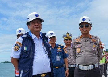 Wakil Menteri Perhubungan (Wamenhub) Suntana didampingi Kakorlantas Polri Irjen Pol Aan Suhanan meninjau Pelabuhan Bakauheni, Pelabuhan Bandar Bakau Jaya (BBJ) Muara Pilu, dan Pelabuhan Wika Beton, di Lampung, Jumat (13/12/2024).