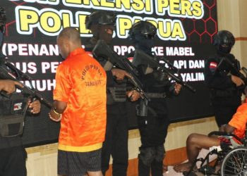 Aparat keamanan dari Satgas Ops Damai Cartenz 2025 berhasil menangkap Aske Mabel, disertir kepolisian Polres Yalimo.