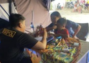 layanan kesehatan di posko pengungsi Lewotobi